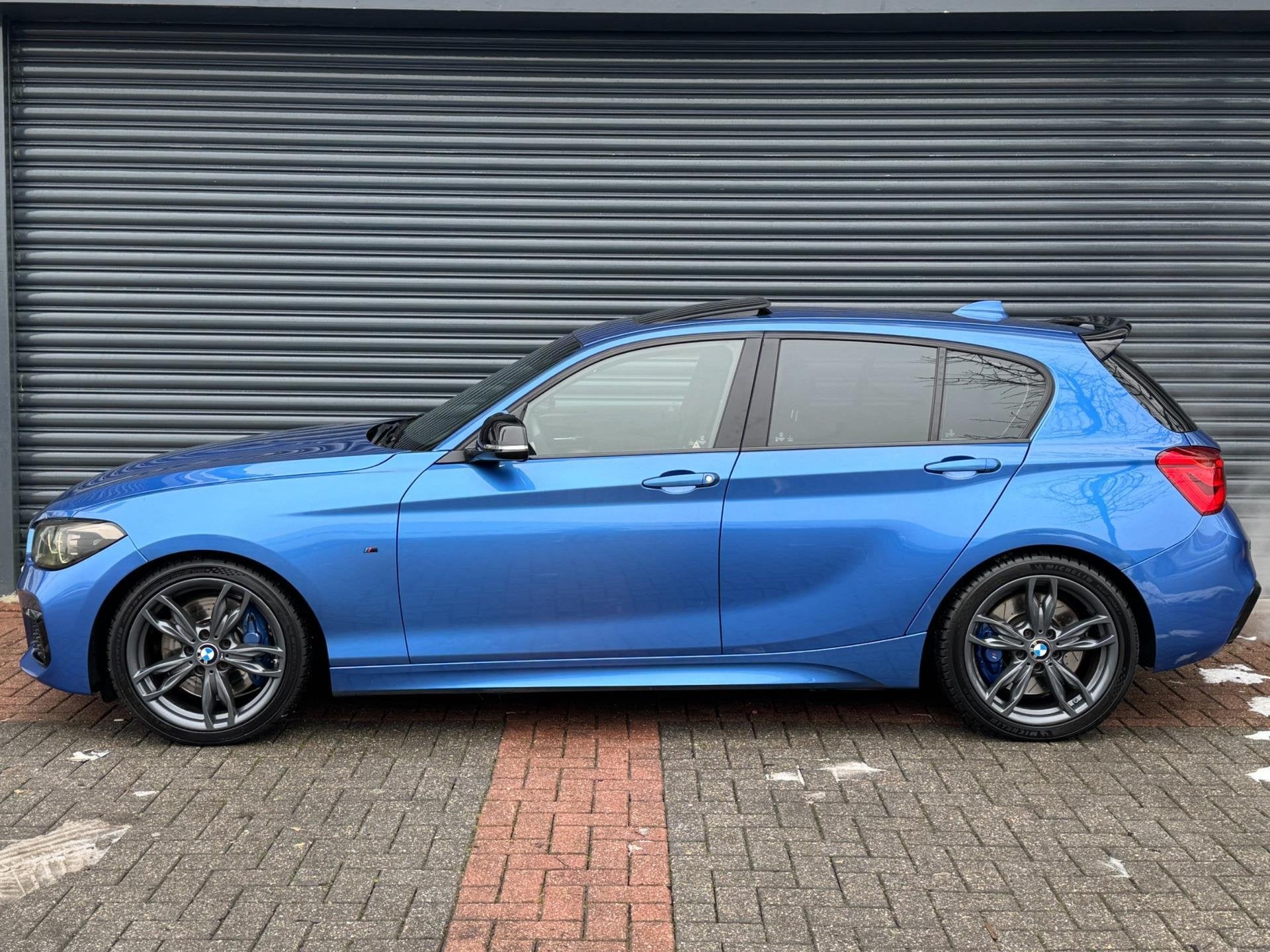 BMW 1-serie M140i High Executive Dak | Rwd | Alcantara | Tar, Auto's, Dealer onderhouden, Achterwielaandrijving, Gebruikt, Blauw