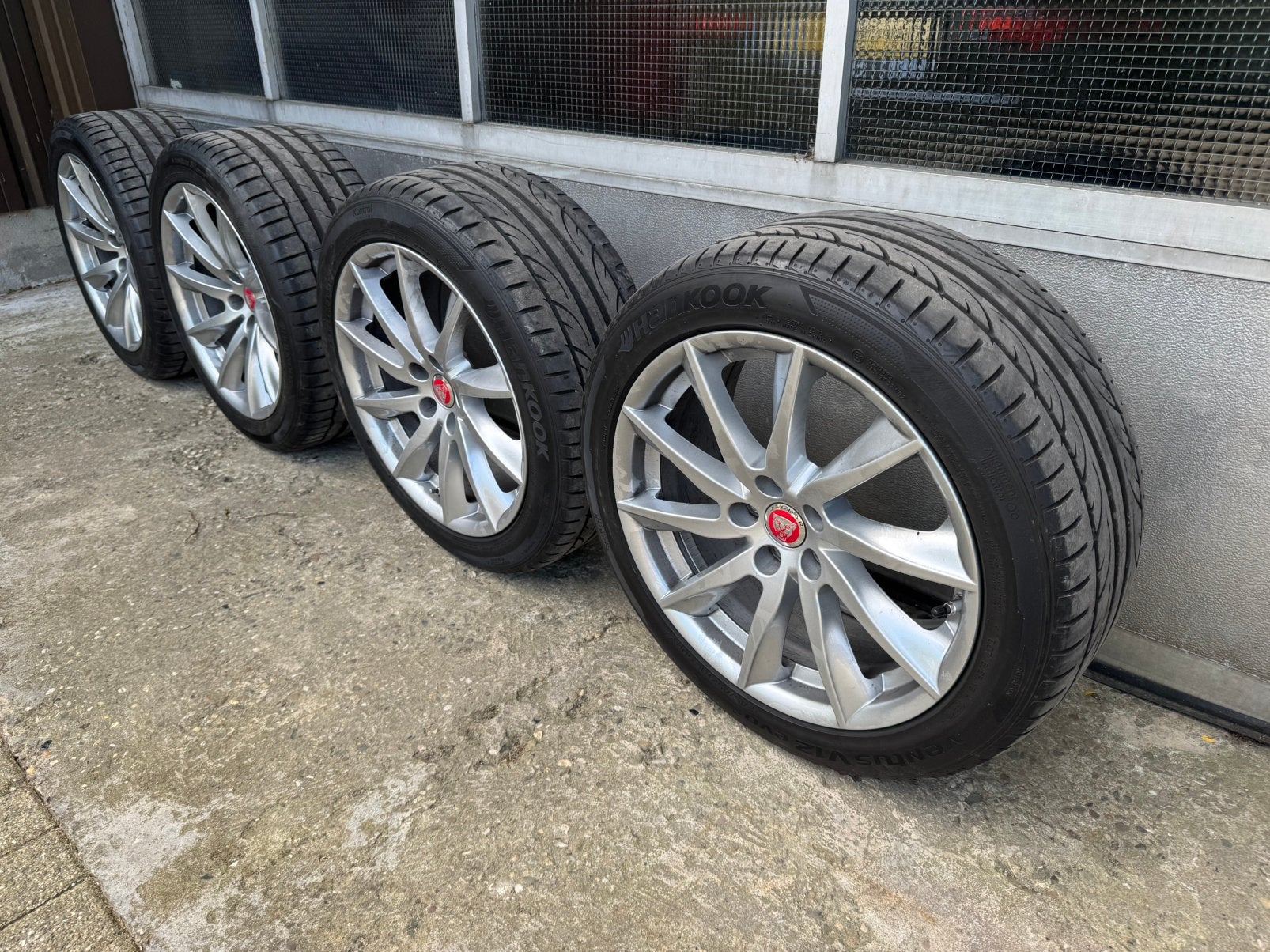 Jaguar F-Type 18 “ velgen type Vela, Ophalen, 18 inch, Zomerbanden, Velg(en)