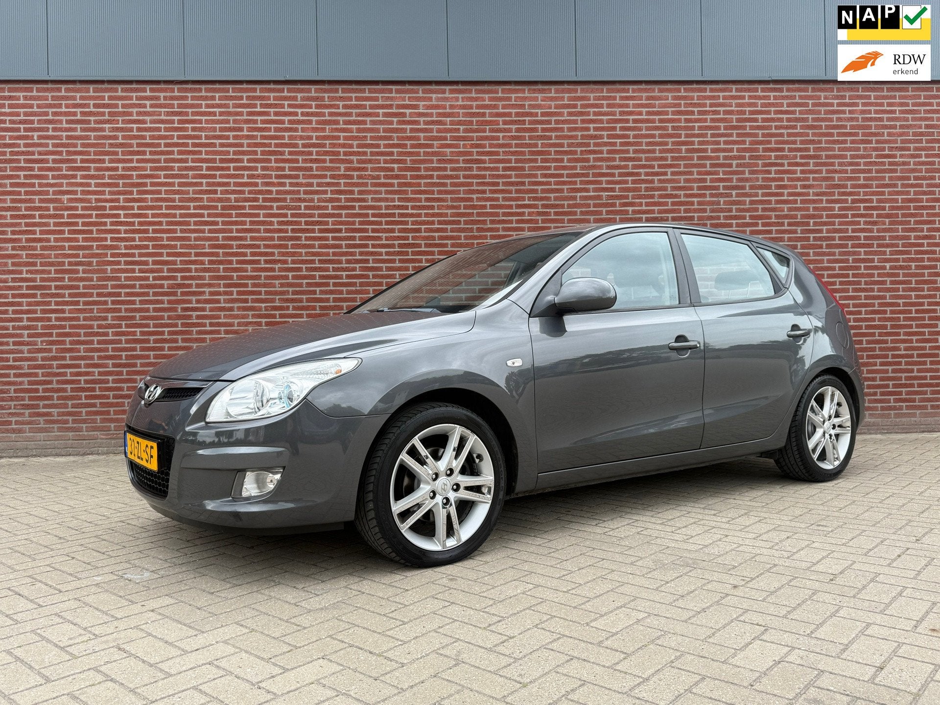Hyundai I30 1.6i Dynamic Automaat / Nap / Airco / Cruise con, Auto's, Gebruikt, 1591 cc, 122 pk, I30