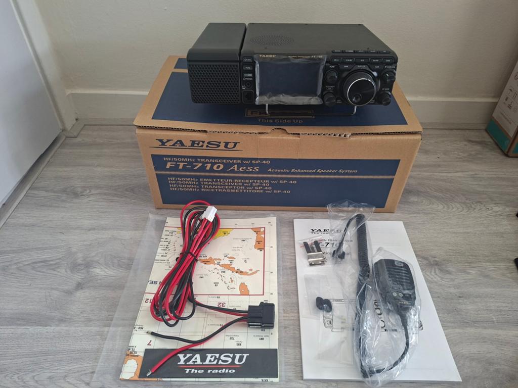 Yaesu FT-710 AESS HF/50MHz Transceiver met SP-40 nieuwstaat, Telecommunicatie, Zenders en Ontvangers, Nieuw, Zender en Ontvanger