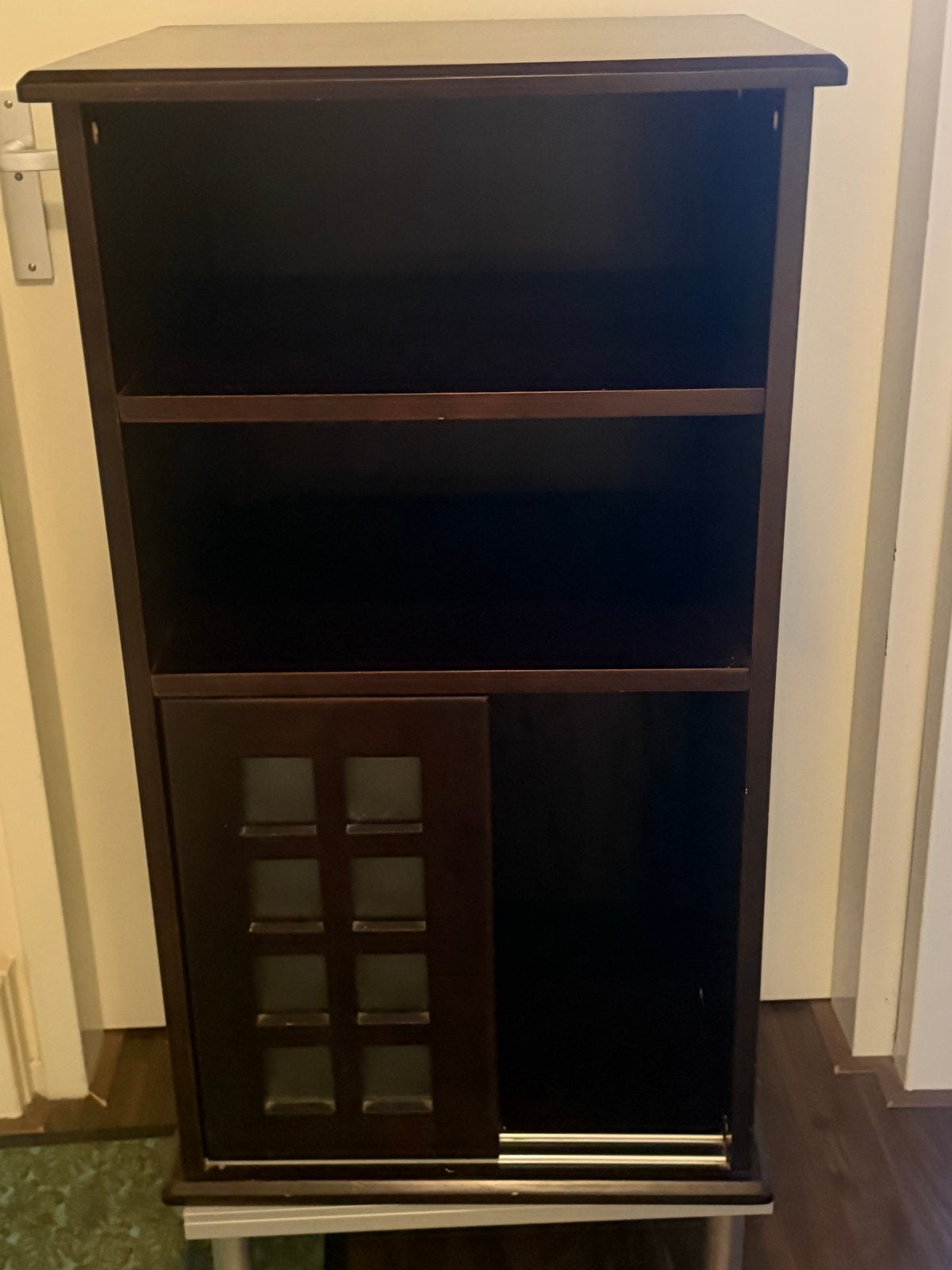 Donkerbruine badkamer  kast met schuifdeur en planken, Ophalen, Gebruikt, 100 tot 150 cm, 50 tot 100 cm