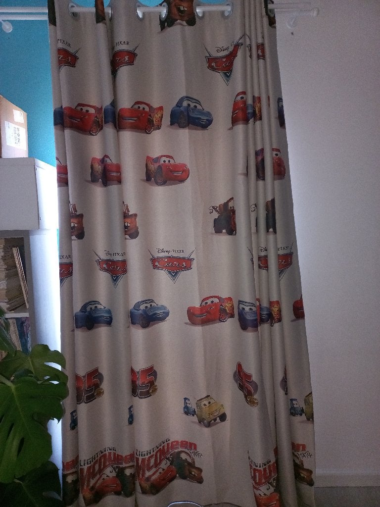 Disney Pixar Cars blackout ringgordijnen set 215x250/140x250, Huis en Inrichting, Met ringen, Gebruikt, Beige, Ophalen of Verzenden