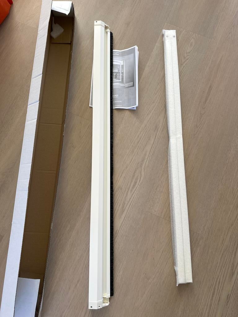 Bruynzeel Rolhordeur voor naar buiten draaiend raam RAL9010, Hordeur, Minder dan 200 cm, Nieuw, Ophalen