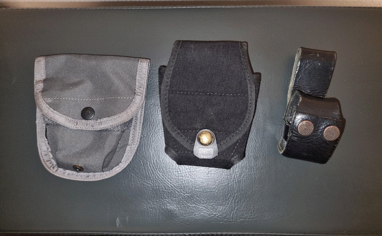 Diverse handboeien tasjes/ houders, Verzenden, Landmacht, Nederland