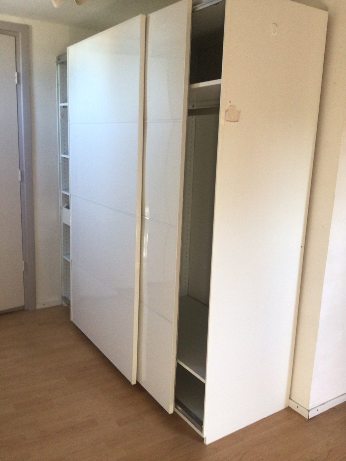 Glanzend witte kledingkast 2m breed 2m hoog diep 55cm, Huis en Inrichting, Ophalen, Zo goed als nieuw, 50 tot 75 cm, 200 cm of meer