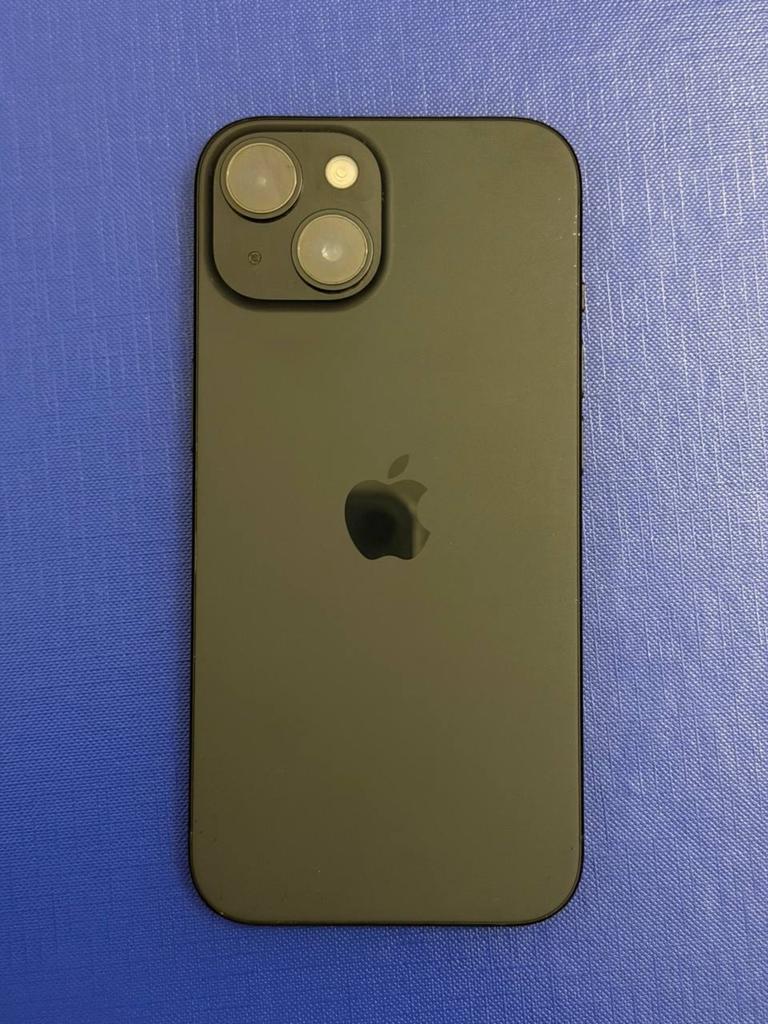 iPhone 15 256GB Zo goed als nieuw + 4 hoesjes + lader, Telecommunicatie, Mobiele telefoons | Apple iPhone, 256 GB, IPhone 15, Zwart