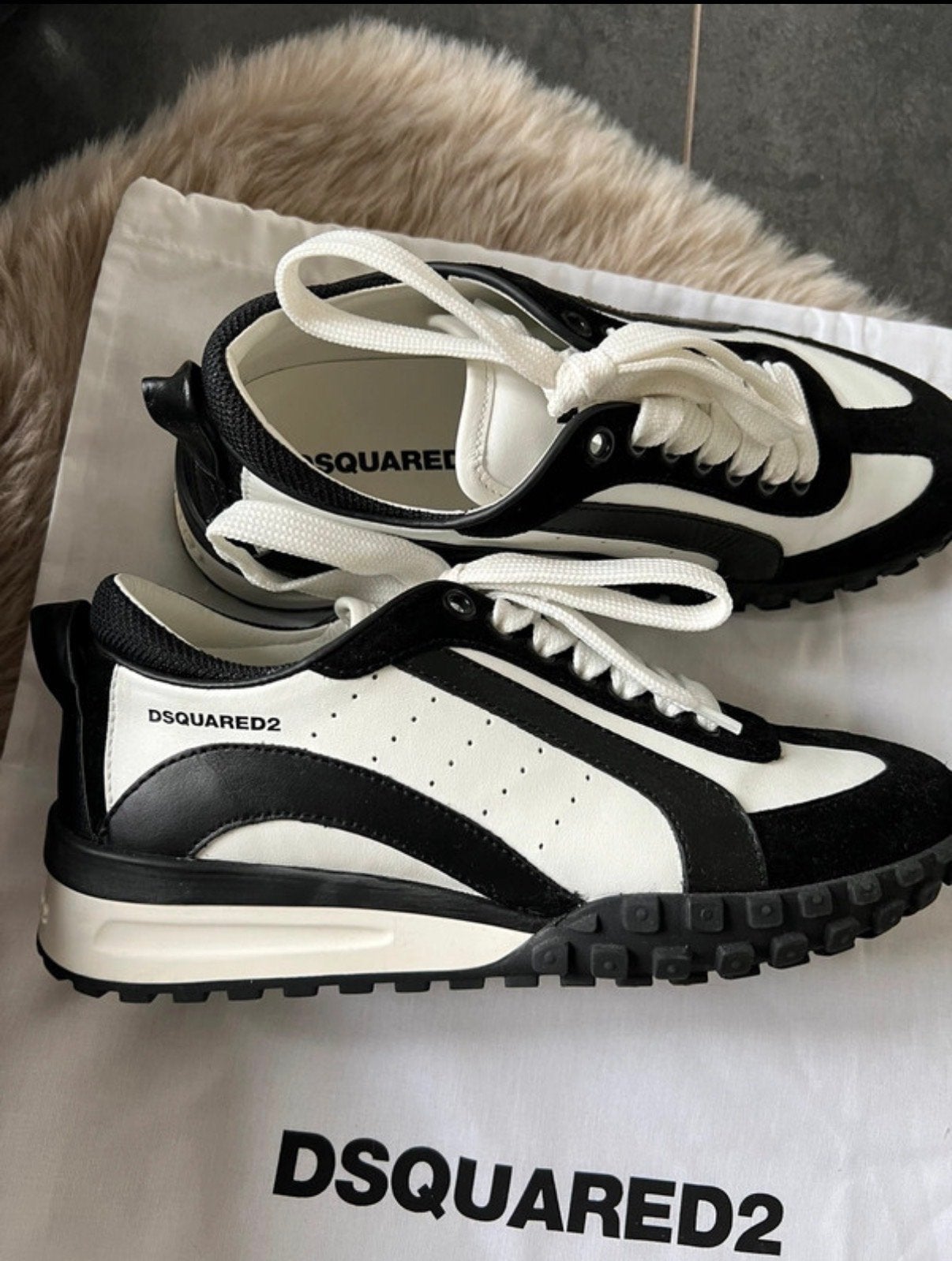 Dsquared2 sneakers zwart/wit, Ophalen of Verzenden, Zo goed als nieuw, Zwart, Sneakers of Gympen