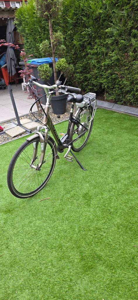 1x trek t500 dames fiets. 1x batavus heren zie advertentie, Ophalen, Gebruikt, Batavus, 59 cm of meer
