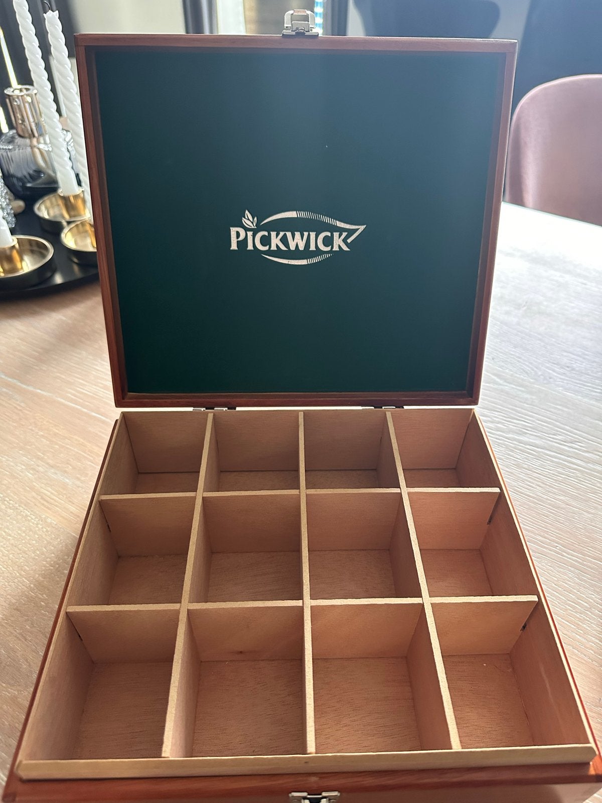 Gratis Pickwick theedoos van hout met 12 vakken, Ophalen, Minder dan 50 cm, Gebruikt, 5 – 50