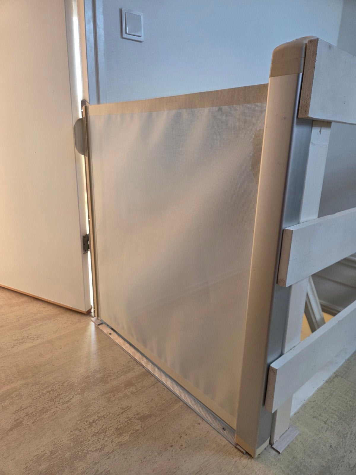 3x Lascal KiddyGuard Oprolbaar Traphekje – Wit, Kinderen en Baby's, Traphekjes, Gebruikt, Aluminium, Oprolhekje, Ophalen of Verzenden