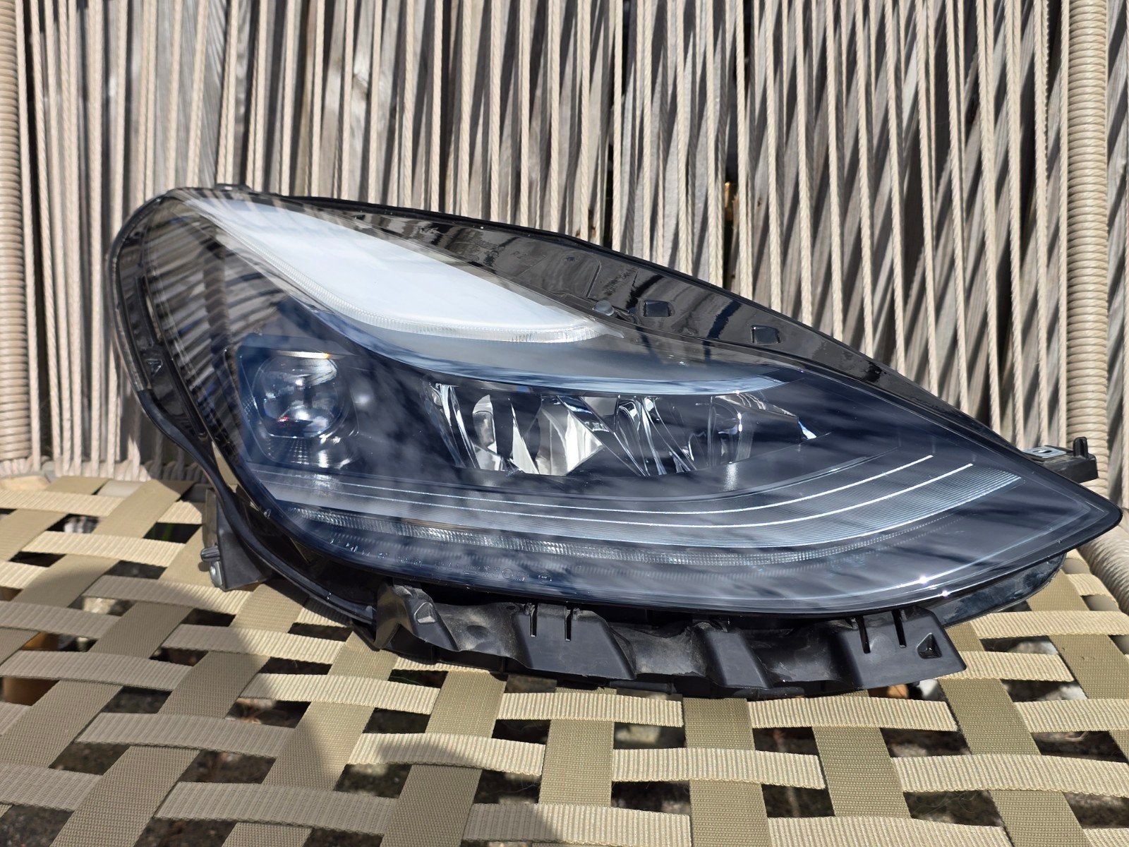 Tesla Model Y 2024 Matrix LED Koplamp Rechts 1514953-20-E, Auto-onderdelen, Verlichting, Ophalen, Gebruikt