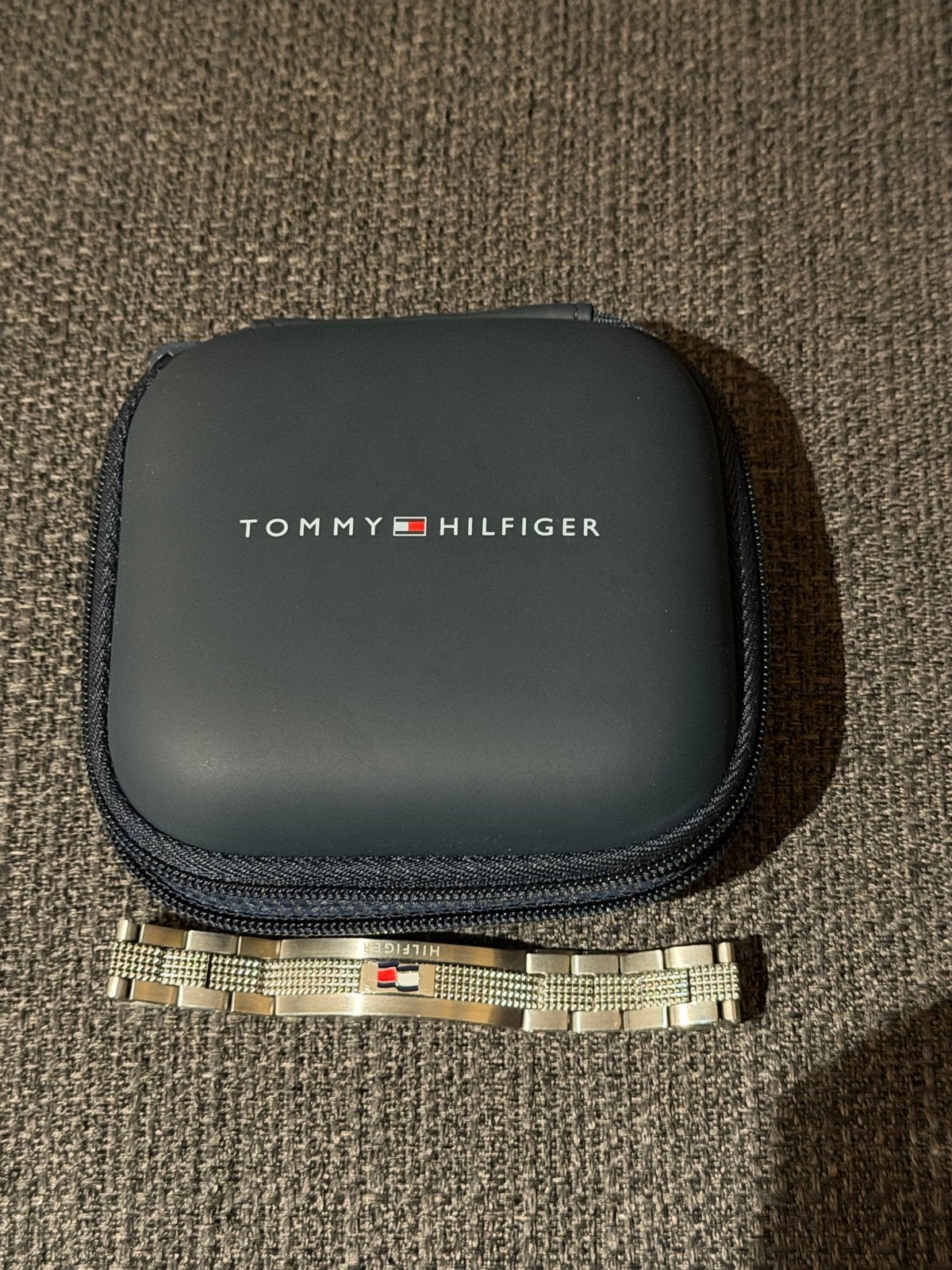 Tommy Hilfiger Armband - Stijlvol en Tijdloos, Sieraden, Tassen en Uiterlijk, Ophalen, Zo goed als nieuw, Zilver, Staal