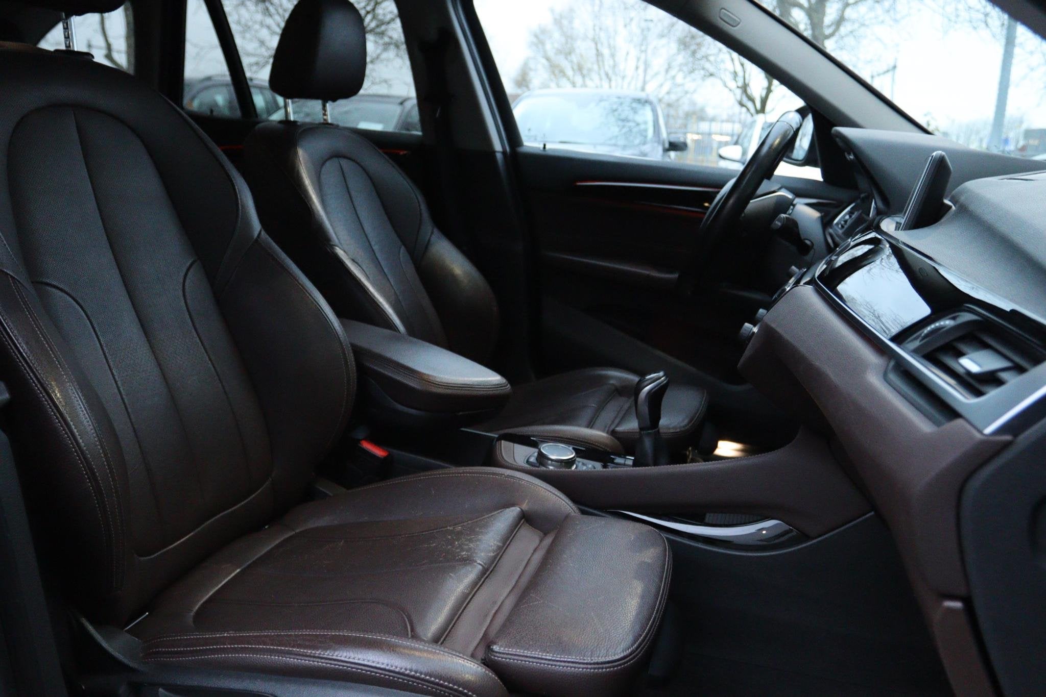 BMW X1 SDRIVE16D CORPORATE LEASE SPORT | LED | LEDER | HUD |, Auto's, Gebruikt, Euro 6, Blauw, 116 pk