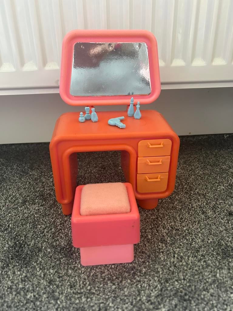 Orginele Barbie kaptafel met accessoires van Mattel uit 1977, Verzamelen, Poppenhuizen en Toebehoren, Ophalen of Verzenden