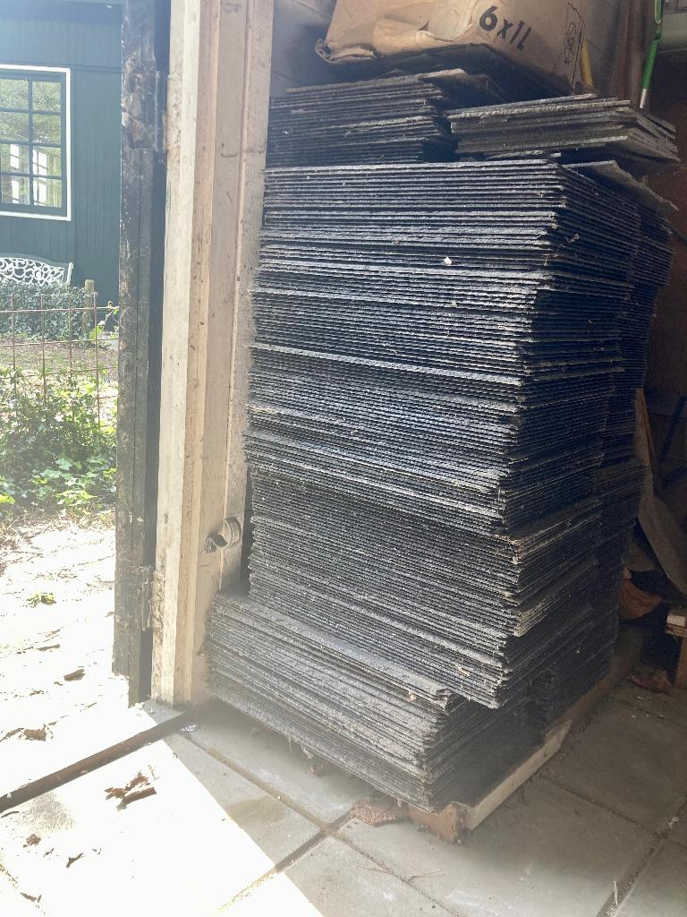 Dakleien, 10 tot 15 m², Steen of Klei, Zwart, Zo goed als nieuw