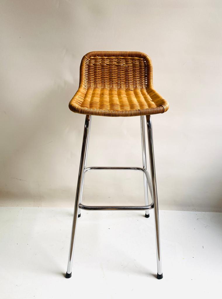 Rohe Noordwolde rotan barkruk , Dirk van Sliedrecht , 60s, Huis en Inrichting, Barkrukken, Rohe Noordwolde, Metaal, Gebruikt, Met voetsteun