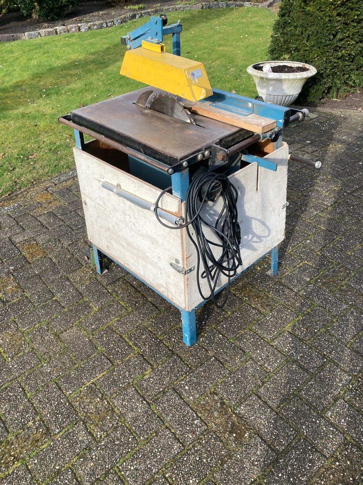 Robuuste Cirkelzaag op Tafel met Onderstel, Doe-het-zelf en Verbouw, Gereedschap | Zaagmachines, Ophalen, Gebruikt, Cirkelzaag