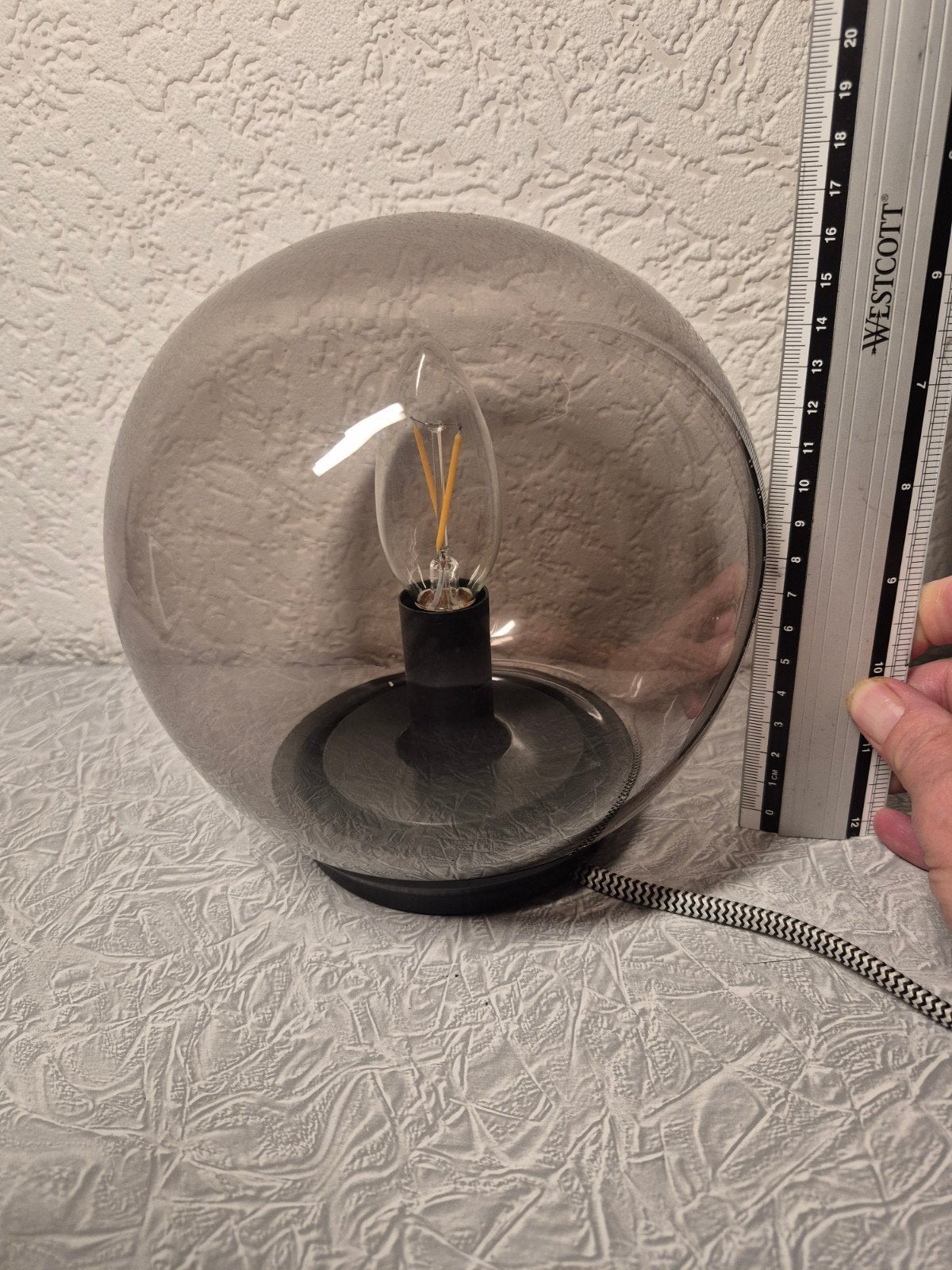 Moderne tafellamp met glazen bol  rookglas - Grijs/Zwart, Ophalen, Gebruikt, Inclusief lichtbron, E14 (klein)