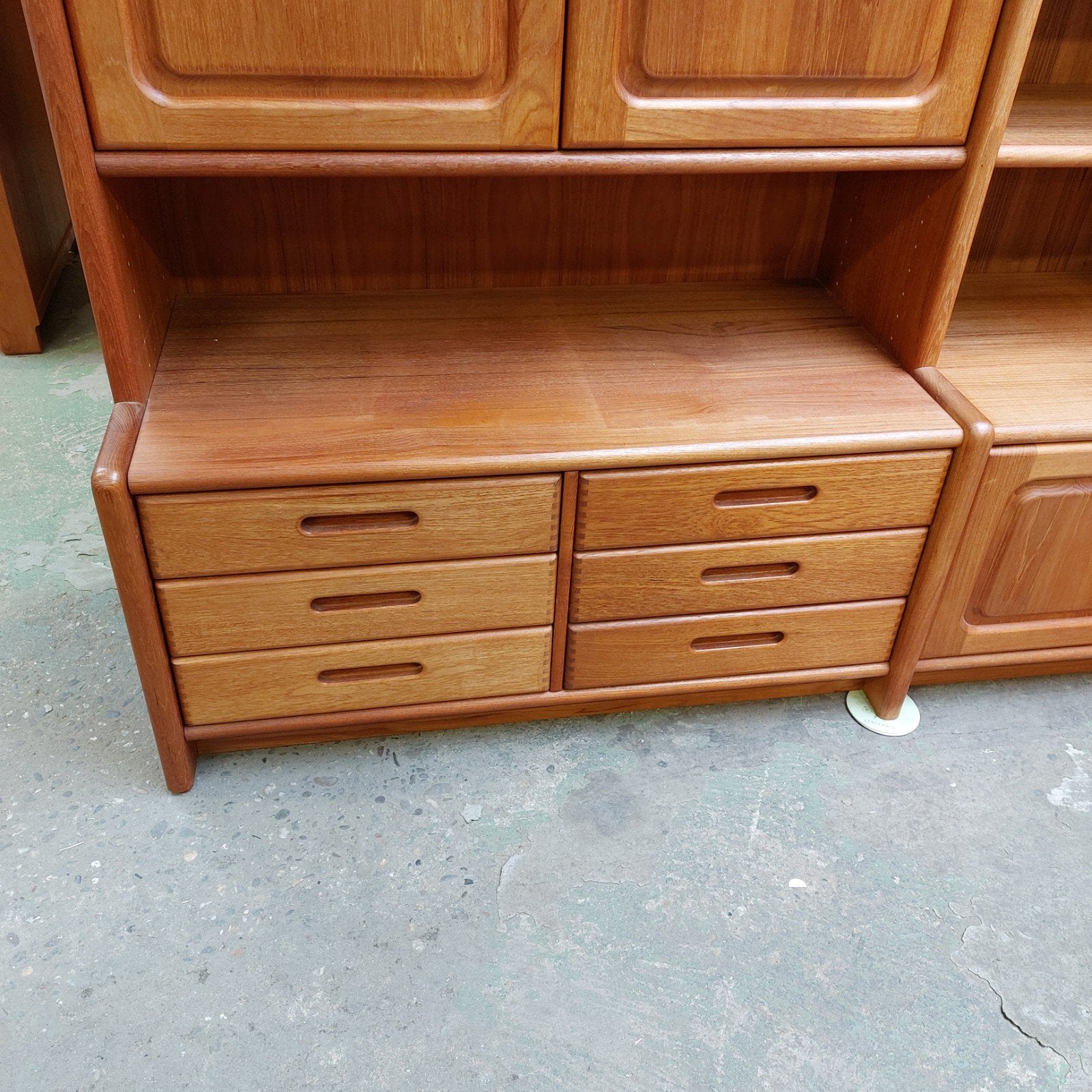 Vintage XL Dyrlund wandmeubel (475 cm), Huis en Inrichting, Kasten | Wandmeubels, Ophalen, Gebruikt, Met deur(en), Onbekend