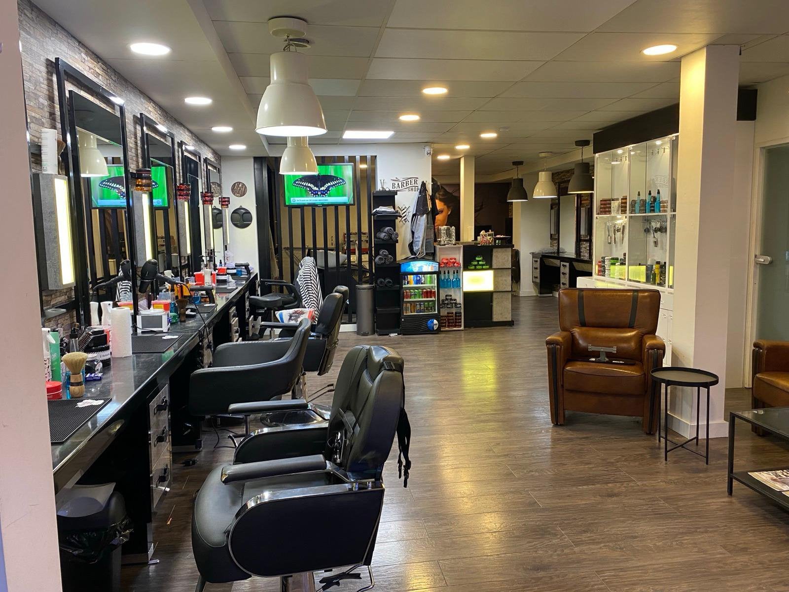 gezocht kapper ,Kapperstoel of gedeelte ruimte te huur, Diensten en Vakmensen, Kappers en Thuiskappers, Zonder afspraak, Knippen