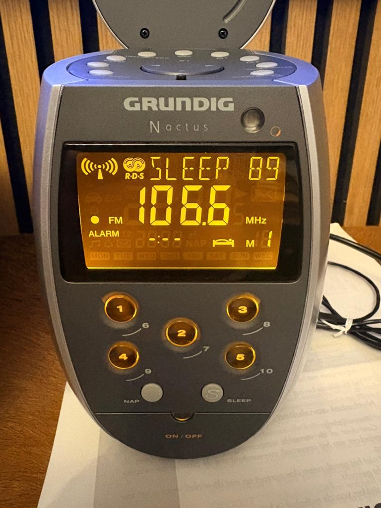 GRUNDIG Sonoclock NOCTUS 9100 /DCF-77,, chrome, Ophalen of Verzenden, Nieuw