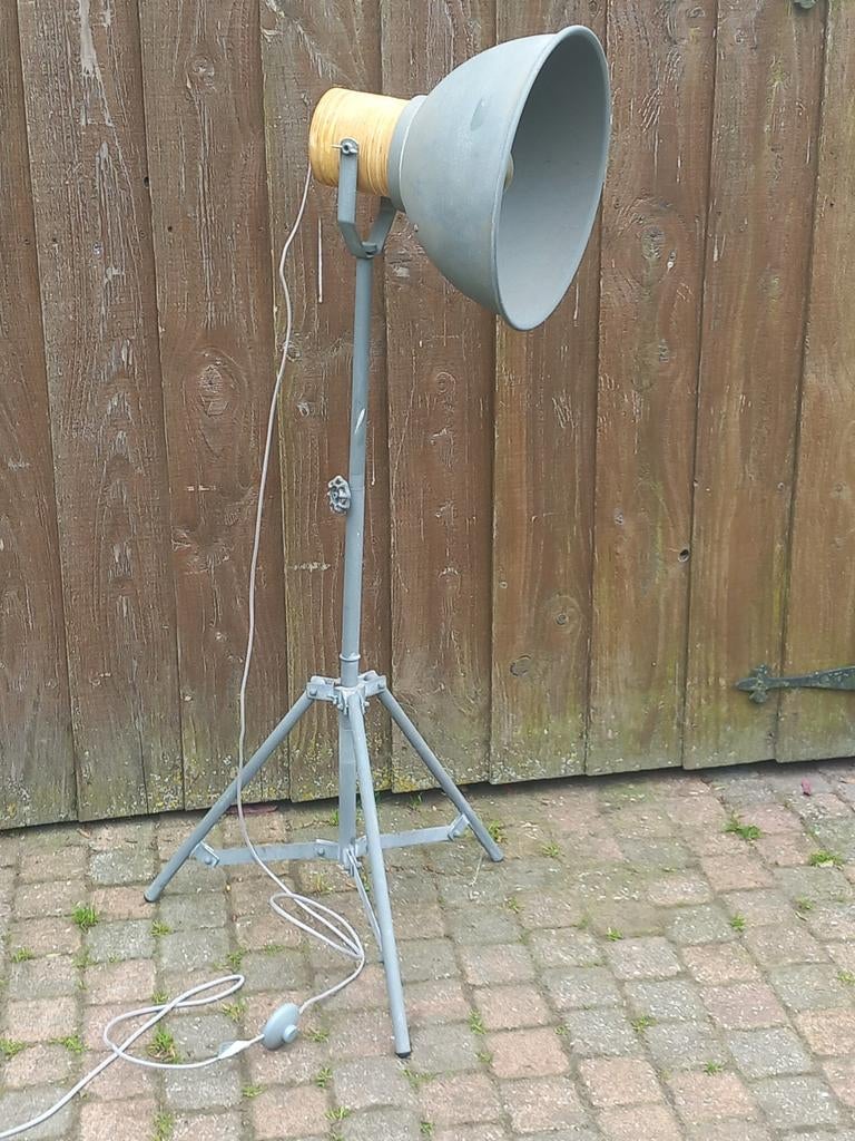 Vintage industriële vloerlamp op statief, Ophalen of Verzenden