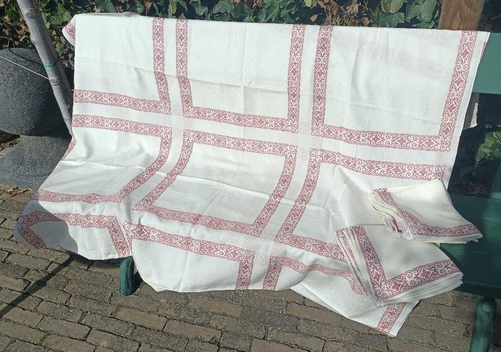 Tafelkleed met rood ingeweven rand met 12 servetten (TT6), Ophalen of Verzenden, Zo goed als nieuw, Rechthoek