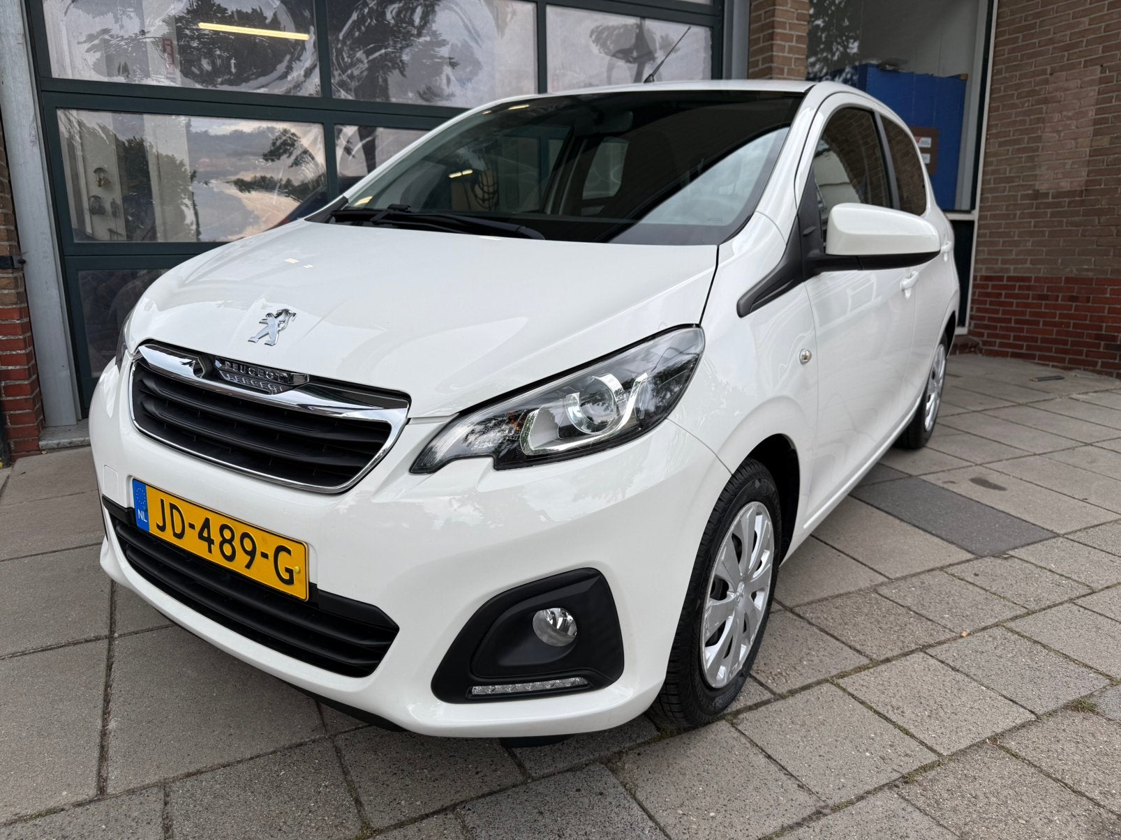 Peugeot 108 1.0 12V E-vti 51KW 5DR 2016 | Airco | Bluetooth, Auto's, Voorwielaandrijving, Stof, Zwart, 4 stoelen