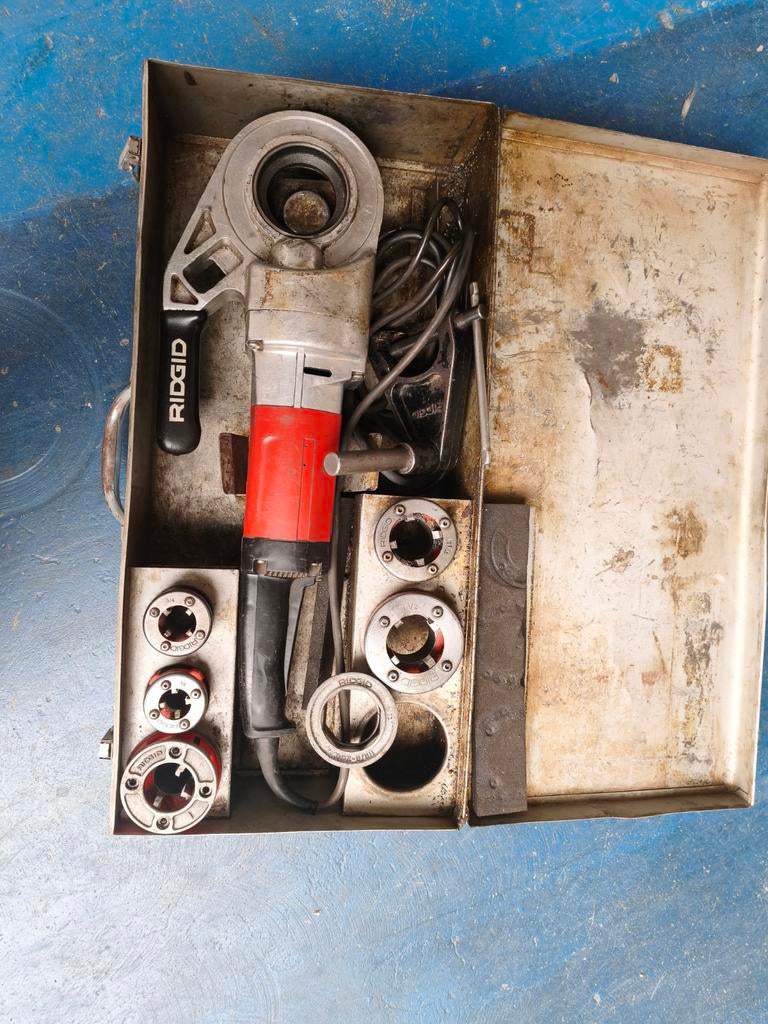 Gebruikte RIDGID draadsnijmachine met toebehoren, Doe-het-zelf en Verbouw, Gereedschap | Overige machines, Ophalen, Gebruikt