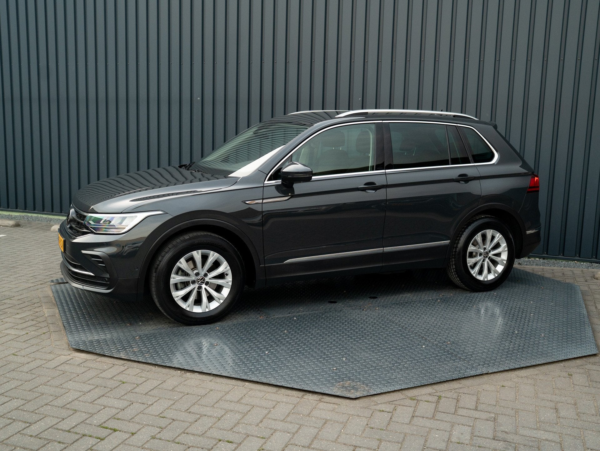 Volkswagen Tiguan 1.5 TSI Life Business | Camera | Elk. A-kl, 12 maanden, Euro 6, 4 cilinders, 1446 kg