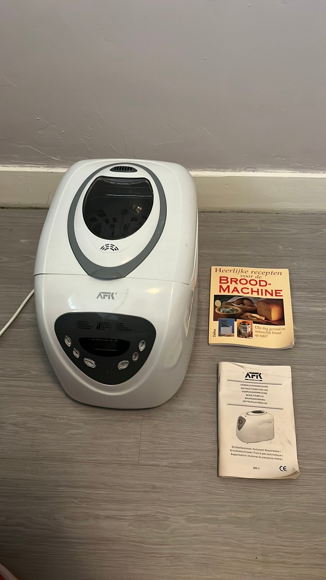 AFK Broodbakmachine BM2, inclusief receptenboekje, Kijkvenster, 800 tot 1200 gram deeg, Zo goed als nieuw, Ophalen