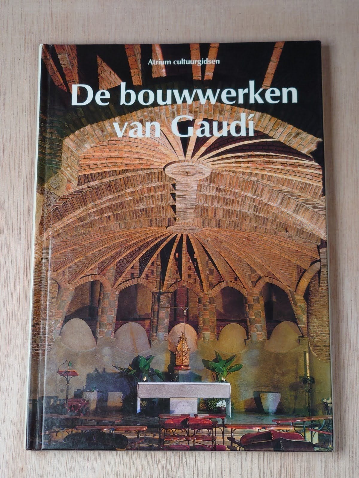 De bouwwerken van Gaudí - Atrium cultuurgidsen, Ophalen of Verzenden, Gelezen, Architecten, Diverse auteurs