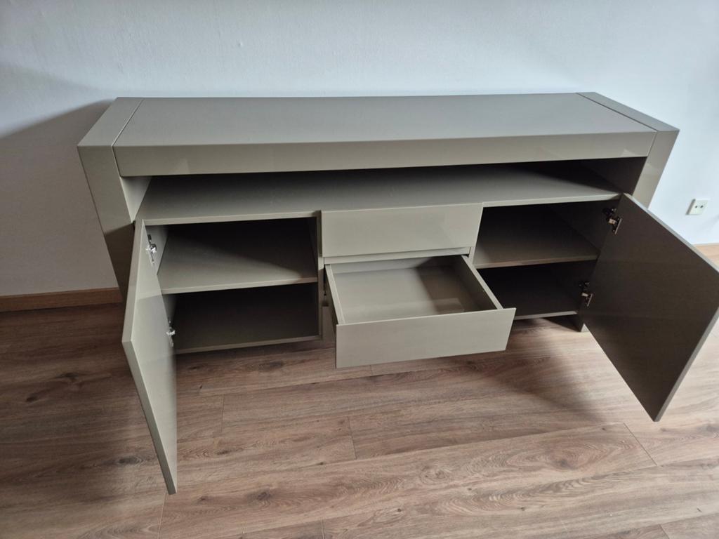 Zware kwaliteit bruin hoogglans dressoir van Goossens, Met deur(en), 150 tot 200 cm, Ophalen of Verzenden, Zo goed als nieuw