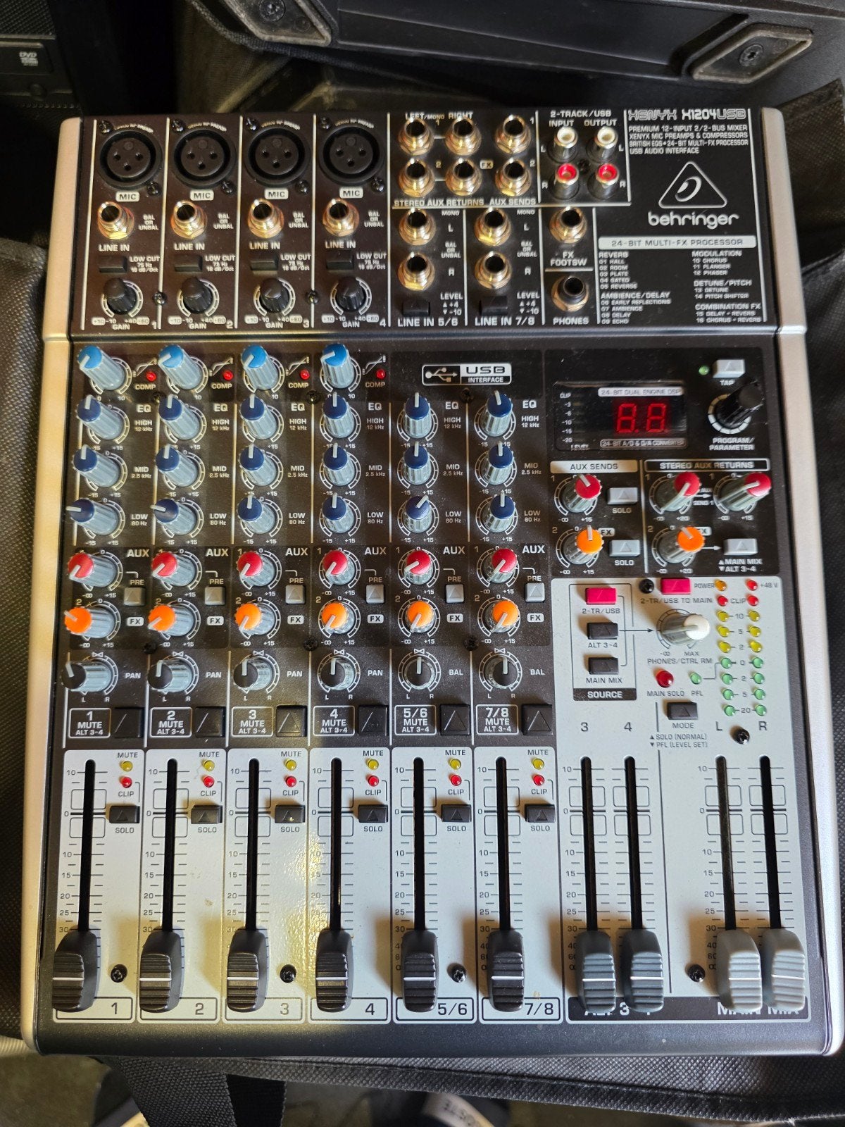 Behringer xenyx x1204, Ophalen of Verzenden, Gebruikt, 10 tot 20 kanalen, Microfooningang