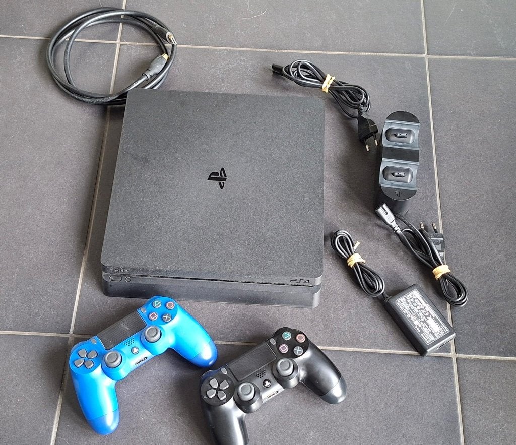 PlayStation 4 Slim & 10 Games, Spelcomputers en Games, Met 2 controllers, Ophalen of Verzenden, Zo goed als nieuw, Slim