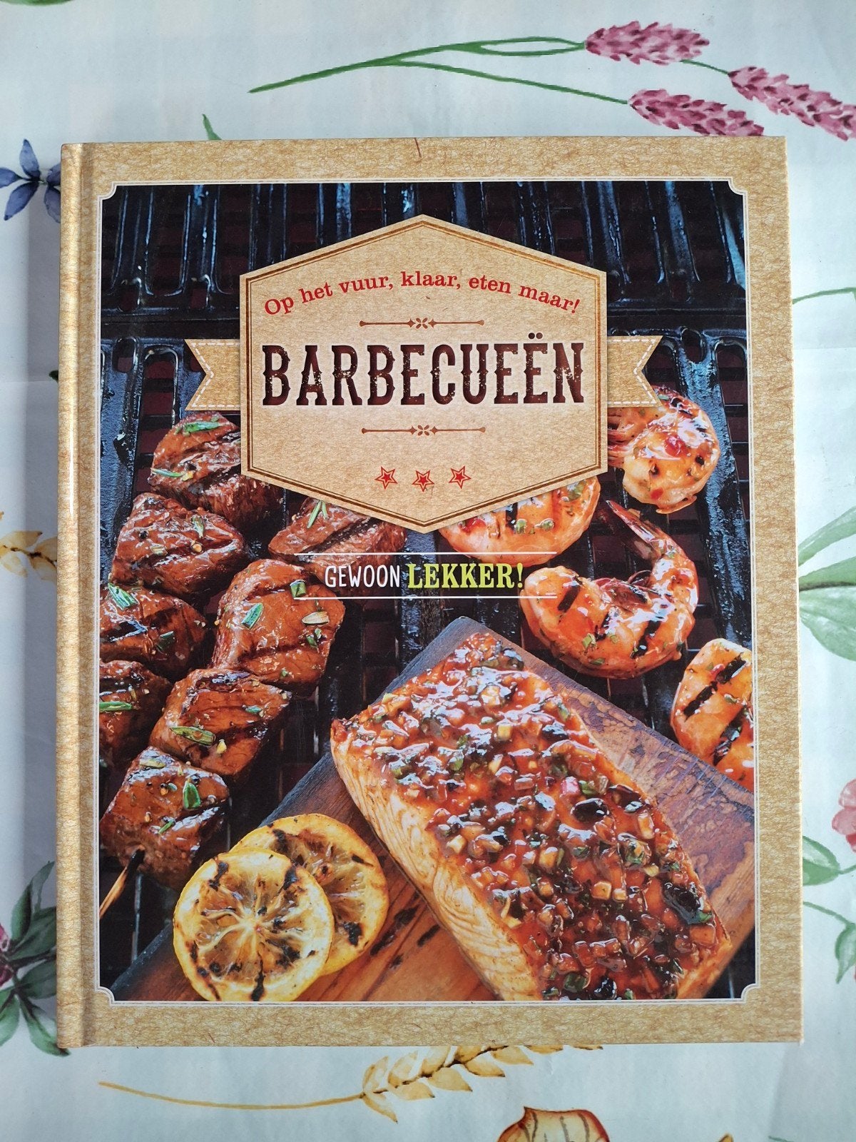 Barbecueën: Op het vuur, klaar, eten maar!, Boeken, Kookboeken, Zo goed als nieuw, Voorgerechten en Soepen, Hoofdgerechten, Taart, Gebak en Desserts