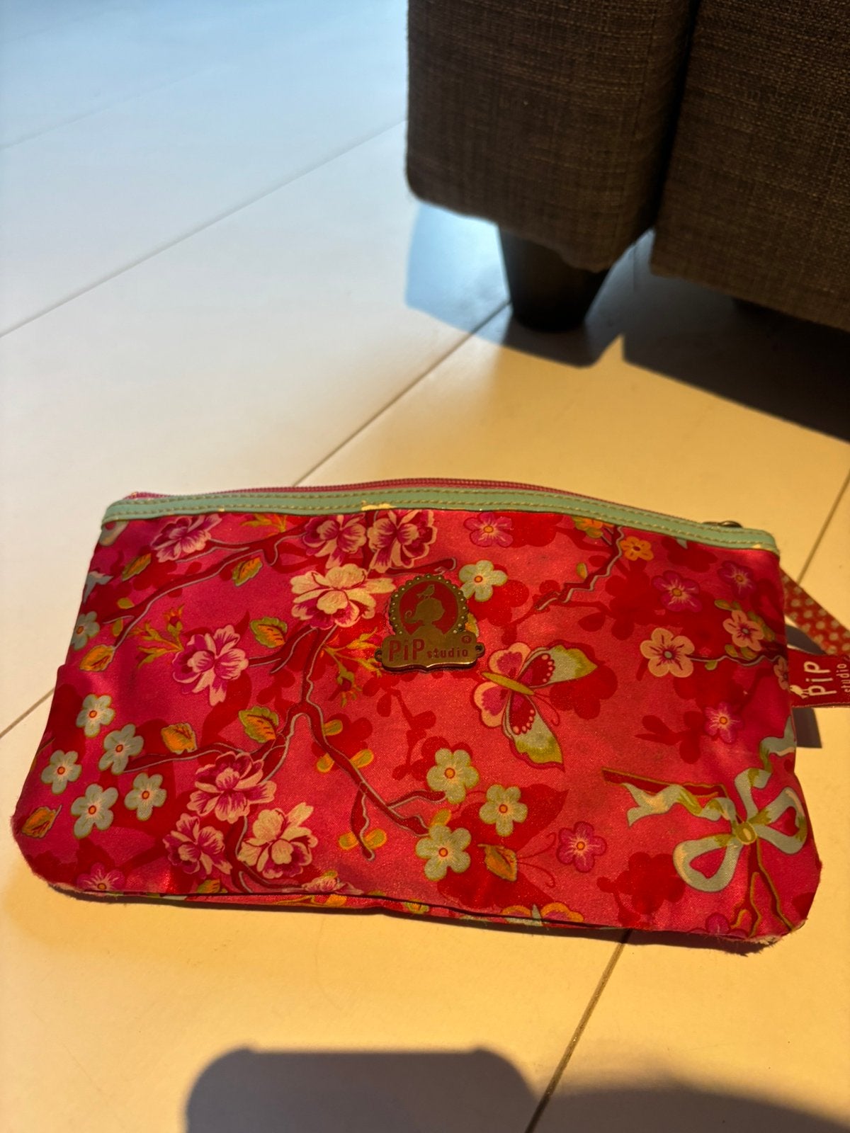 Etui met allerlei sieraden, Ophalen, Zo goed als nieuw