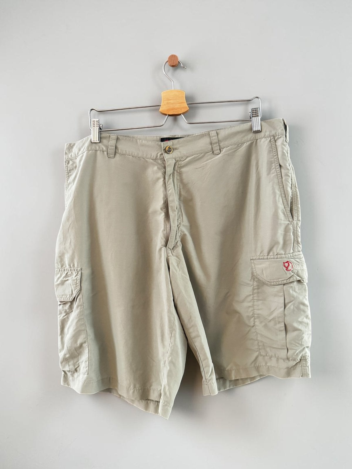 Fjällräven beige korte broek cargo shorts 54 XL extra large, Ophalen of Verzenden, Zo goed als nieuw, Maat 52/54 (L), Beige
