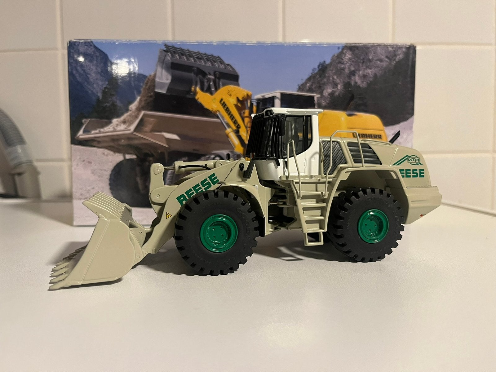Liebherr L586 Reese NZG/Conrad 1/50, Ophalen of Verzenden, Zo goed als nieuw, Hijskraan, Tractor of Landbouw, Conrad