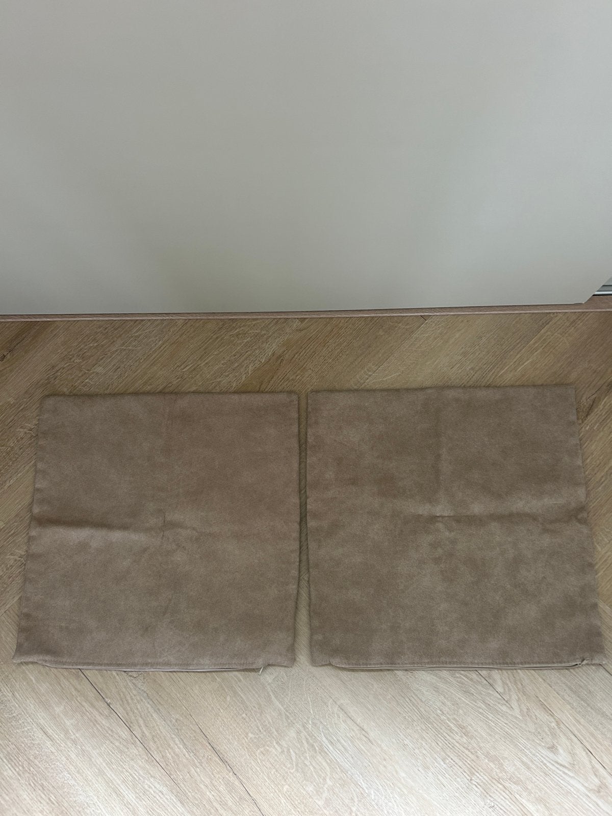 Foto 5 van Diverse beige/bruinkleurige sierkussens