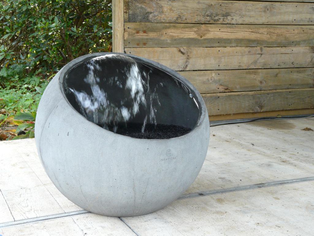 Waterornament bol beton - Unieke tuinfontein - terrasvijver, Tuin en Terras, Verzenden, Nieuw