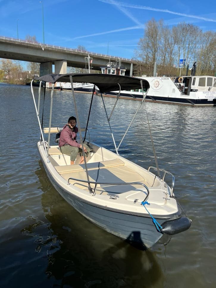 Nette vaarklare sloep met Yamaha 4 pk buitenboordmotor, Watersport en Boten, Ophalen, Polyester, Buitenboordmotor, Biminitop