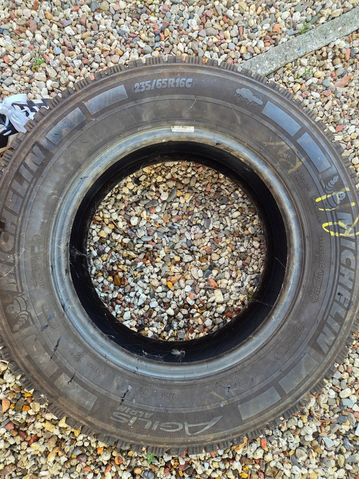 Ford Transit Band 235/65R16C Michelin Agilis, Auto-onderdelen, Banden en Velgen, Ophalen, Bestelwagen, 16 inch, Nieuw
