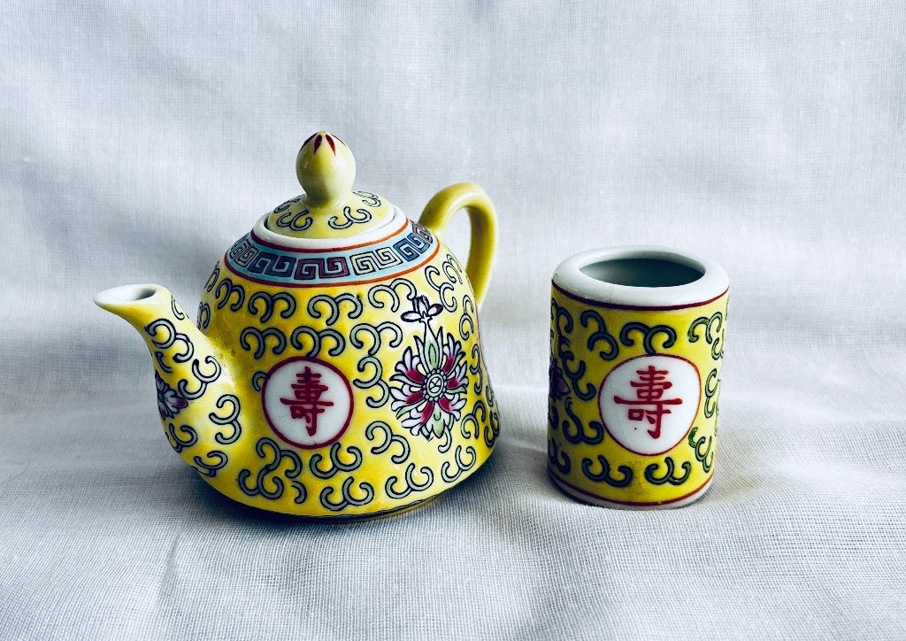 Vintage Chinees Miniatuur Set • Mun Shou Geel 2-delig, Ophalen