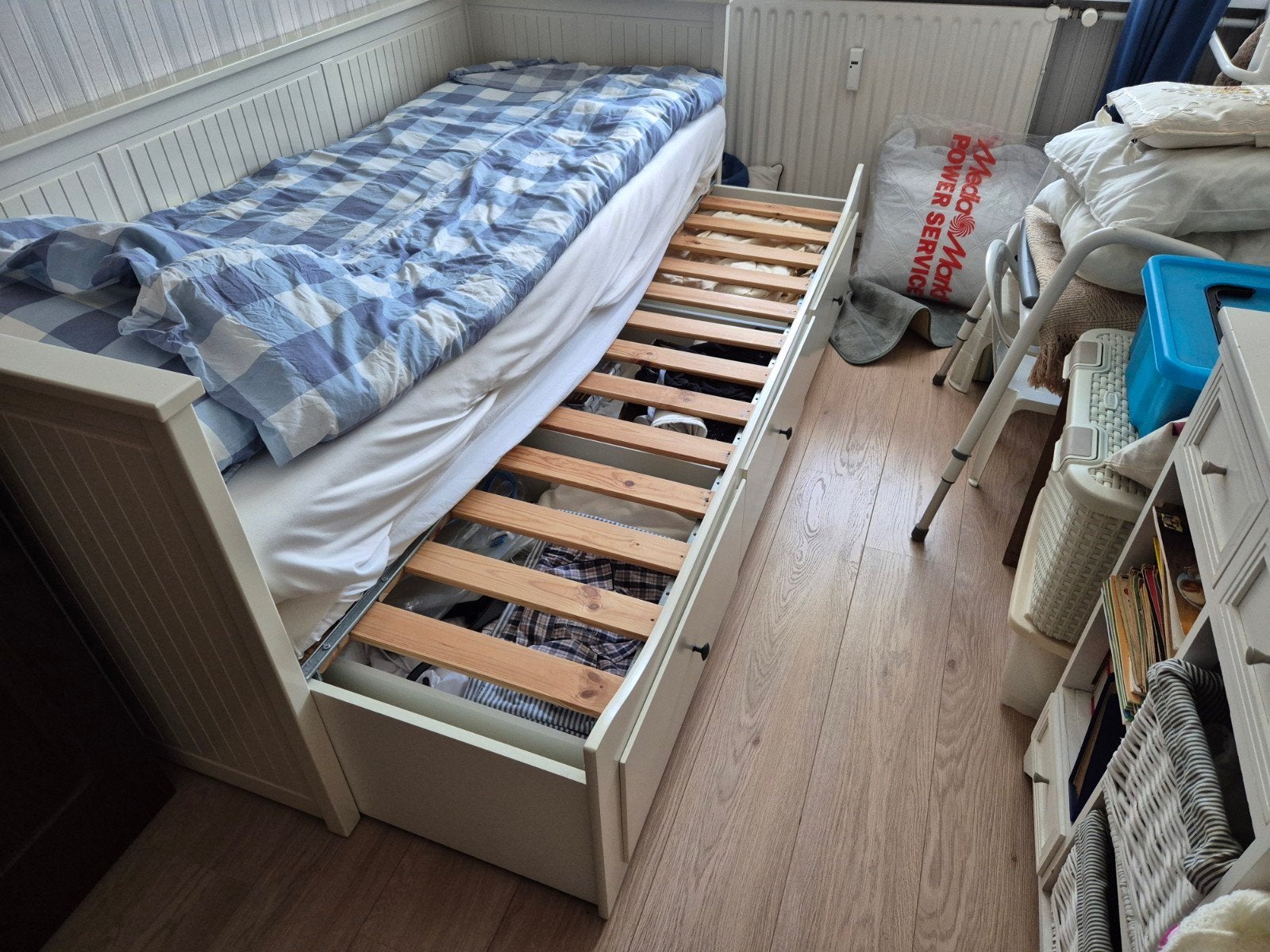 Ikea Hemnes uitschuifbed met 2 matrassen zgan, Ophalen, Wit, Tweepersoons, Zo goed als nieuw