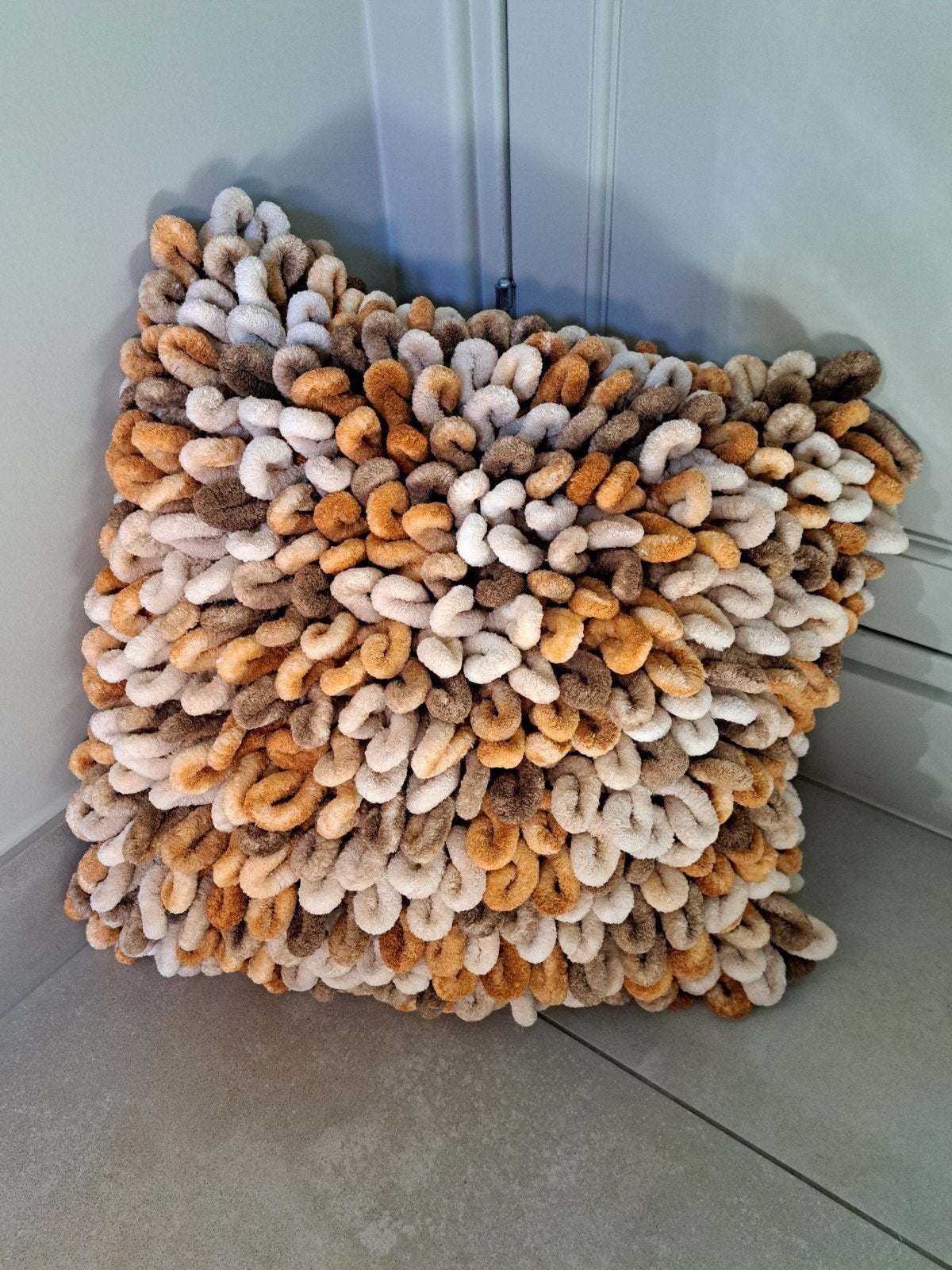 Prachtig Kwantum Sierkussen - Bruin/Beige/Wit, Huis en Inrichting, Woonaccessoires | Kussens, Overige merken, Meerkleurig, Vierkant