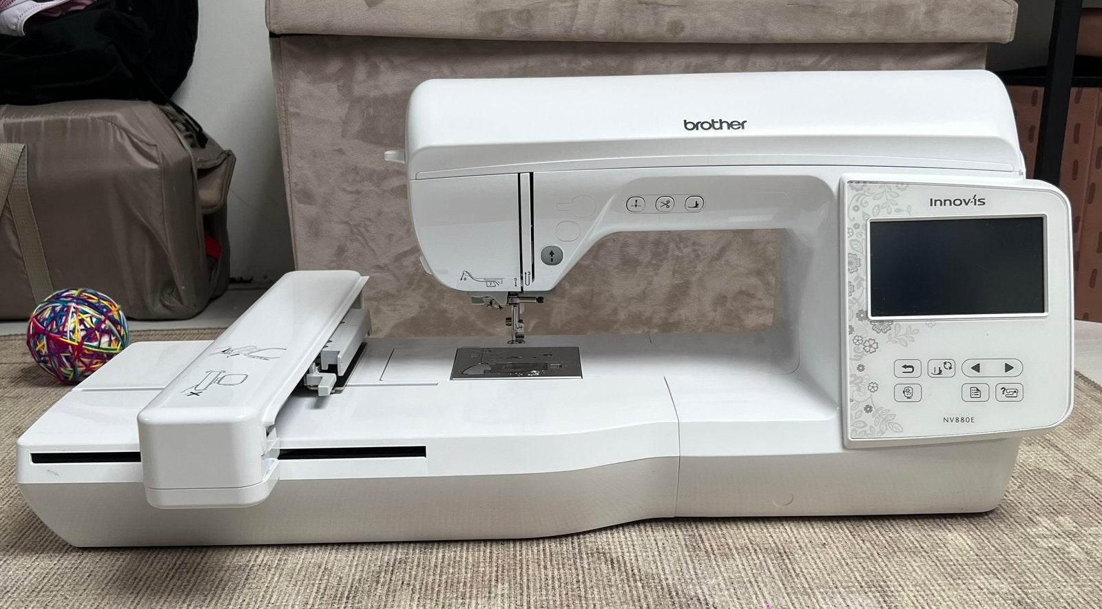 Brother Innovis NV880E Borduurmachine – Compleet pakket!, Hobby en Vrije tijd, Borduren en Borduurmachines, Ophalen, Zo goed als nieuw