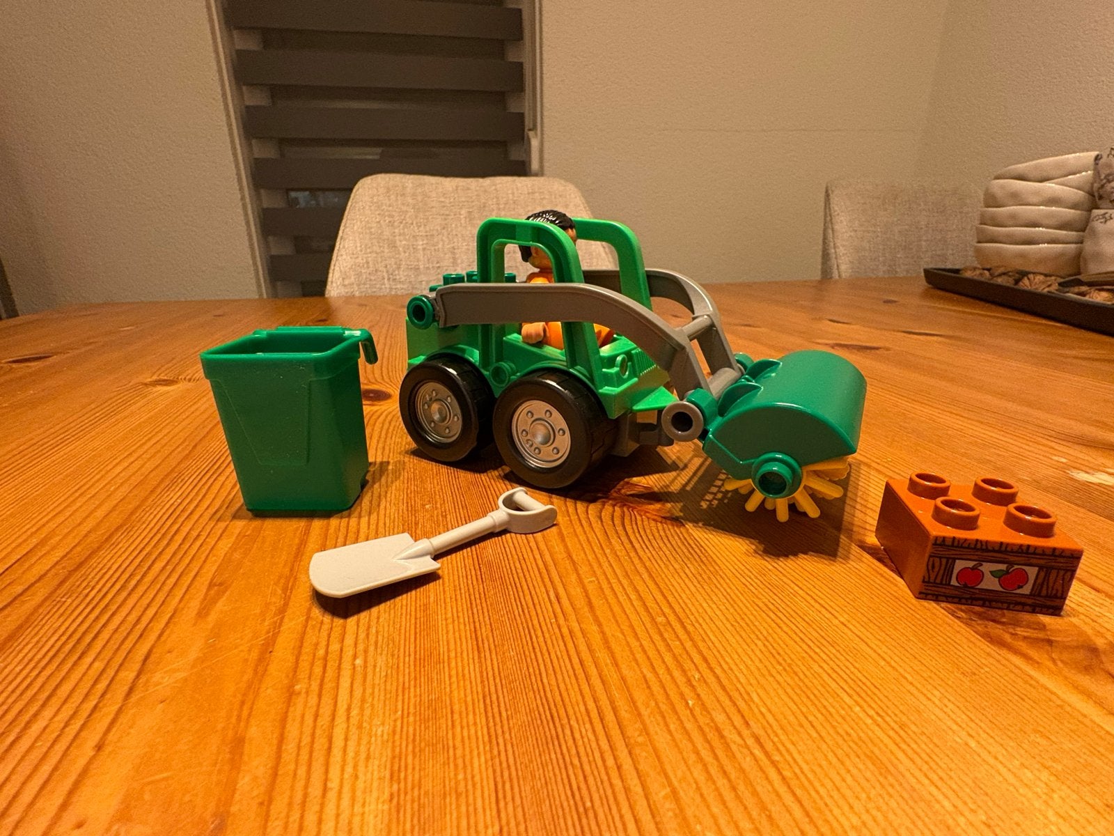 Duplo veegmachine met figuur en accessoires, Ophalen of Verzenden, Gebruikt, Megabloks