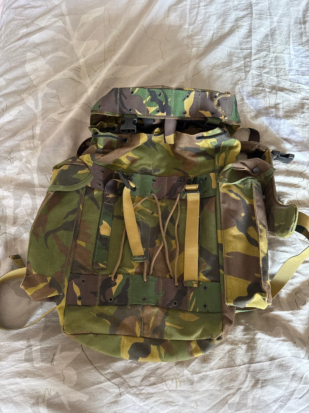 Militair Camouflage Rugzak - Stevig en Ruim, Gebruikt, 25 tot 40 cm, Ophalen of Verzenden, Trekking