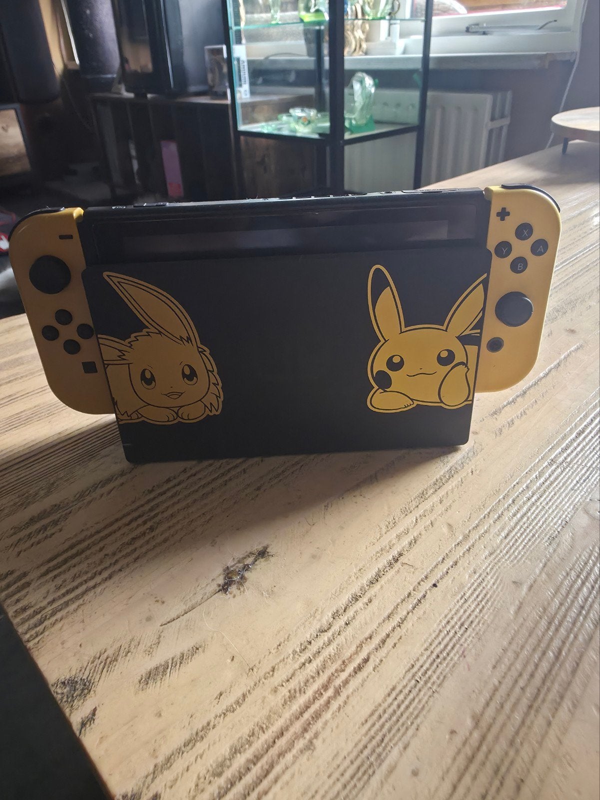 Nintendo Switch Pikachu Editie Limited Edition, Spelcomputers en Games, Spelcomputers | Nintendo Switch, Ophalen, Nieuw, Met 1 controller